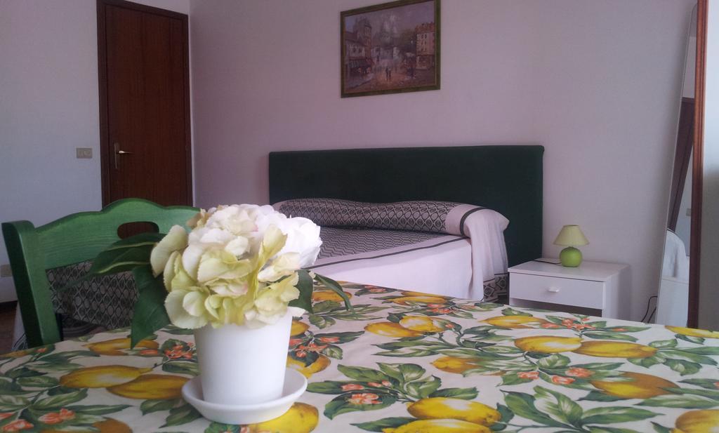 Residenza Il Poggio Daire San Bartolomeo Al Mare Oda fotoğraf